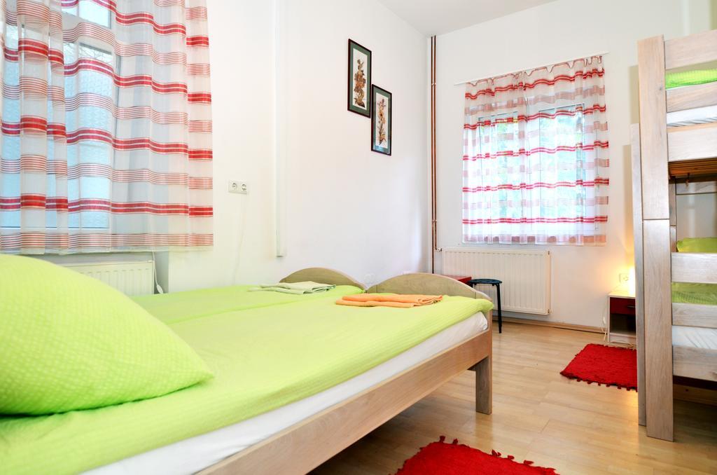 Hostel Temza Zagreb Room photo